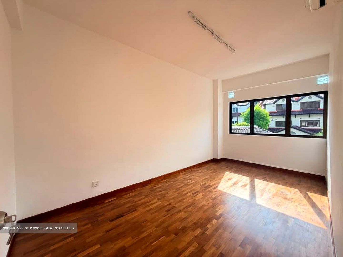Excelsior Gardens (D16), Terrace #581829661